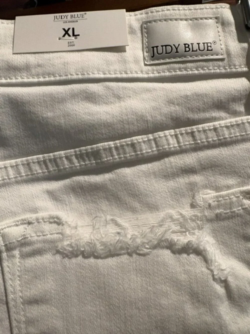 Judy Blue XL White Distressed Shark Bite Frayed Hem Shorts High Rise NWT JB15212